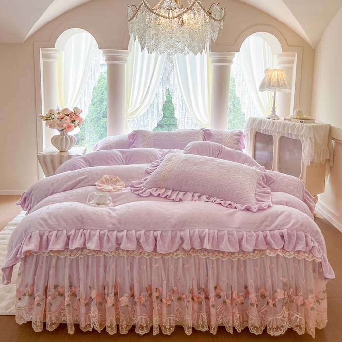 91家纺网 家纺一手货源 找家纺 （总）瑞宝 2025新款雕花牛奶绒夹棉床裙四件套-花有约