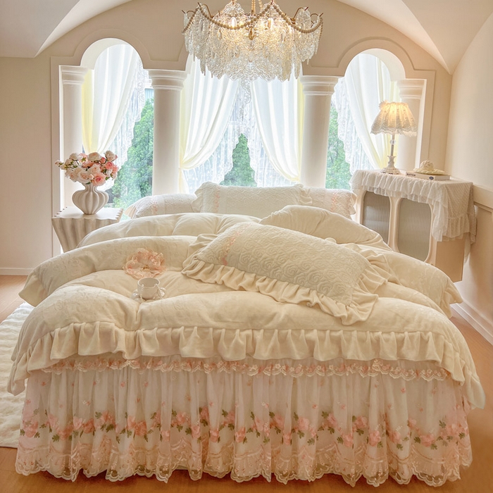 91家纺网 家纺一手货源 找家纺 （总）瑞宝 2025新款雕花牛奶绒夹棉床裙四件套-花有约