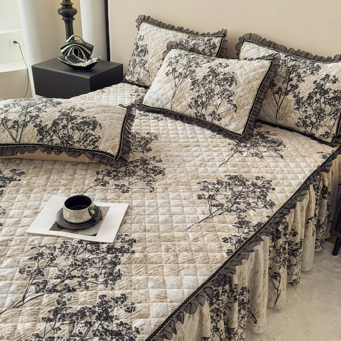 91家纺网 家纺一手货源 找家纺 （总）家之硕家纺 2025新款雕花牛奶绒床裙款四件套