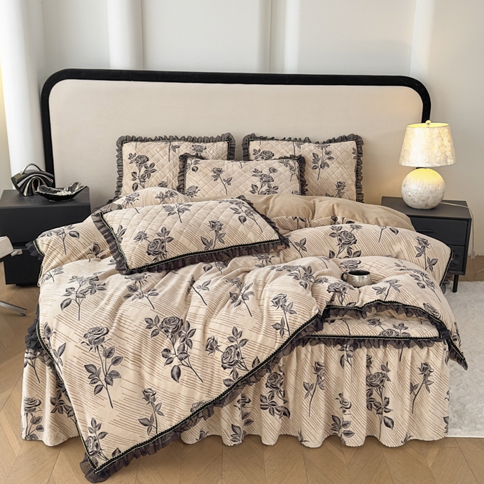 91家纺网 家纺一手货源 找家纺 （总）家之硕家纺 2025新款雕花牛奶绒床裙款四件套