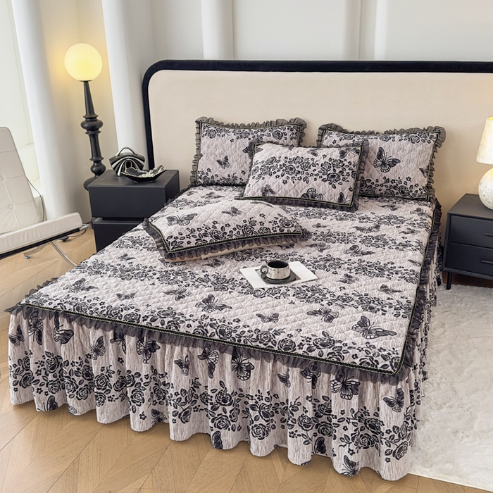 91家纺网 家纺一手货源 找家纺 家之硕家纺 2025新款雕花牛奶绒床裙款四件套 梦蝶