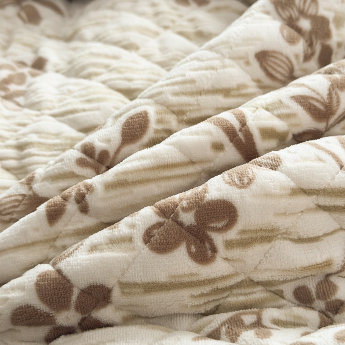 91家纺网 家纺一手货源 找家纺 家之硕家纺 2025新款雕花牛奶绒床裙款四件套 蔓延之境 -咖