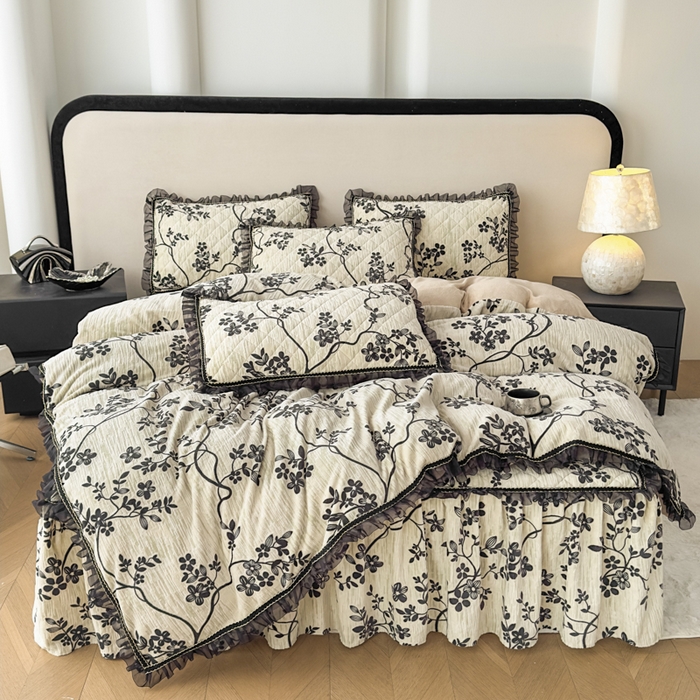 家之硕家纺 2025新款雕花牛奶绒床裙款四件套 蔓延之境-黑