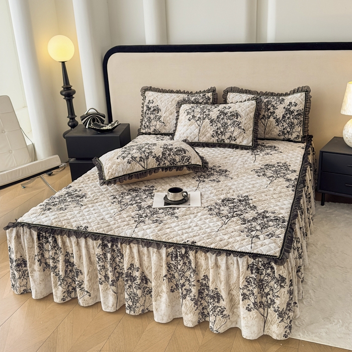 91家纺网 家纺一手货源 找家纺 （总）家之硕家纺 2025新款雕花牛奶绒床裙款三件套