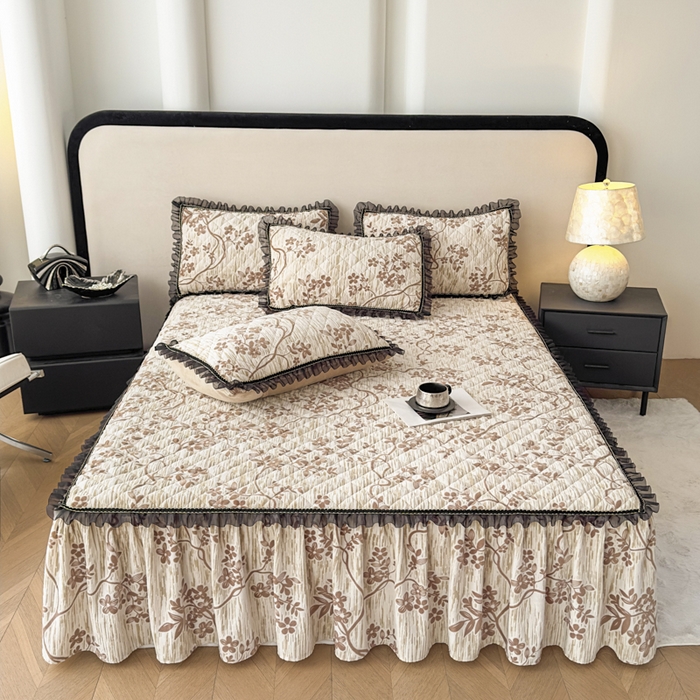 91家纺网 家纺一手货源 找家纺 （总）家之硕家纺 2025新款雕花牛奶绒床裙款三件套