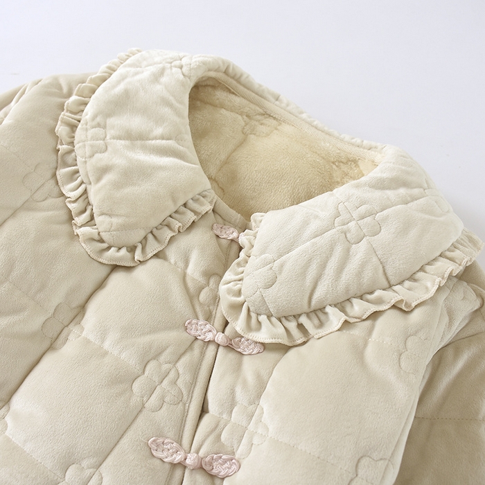 91家纺网 家纺一手货源 找家纺 洛兰沙家居馆 2025新款只代发娃娃领睡衣女冬季珊瑚绒三层夹棉加厚中长款睡袍加裤子家居服套装 米色