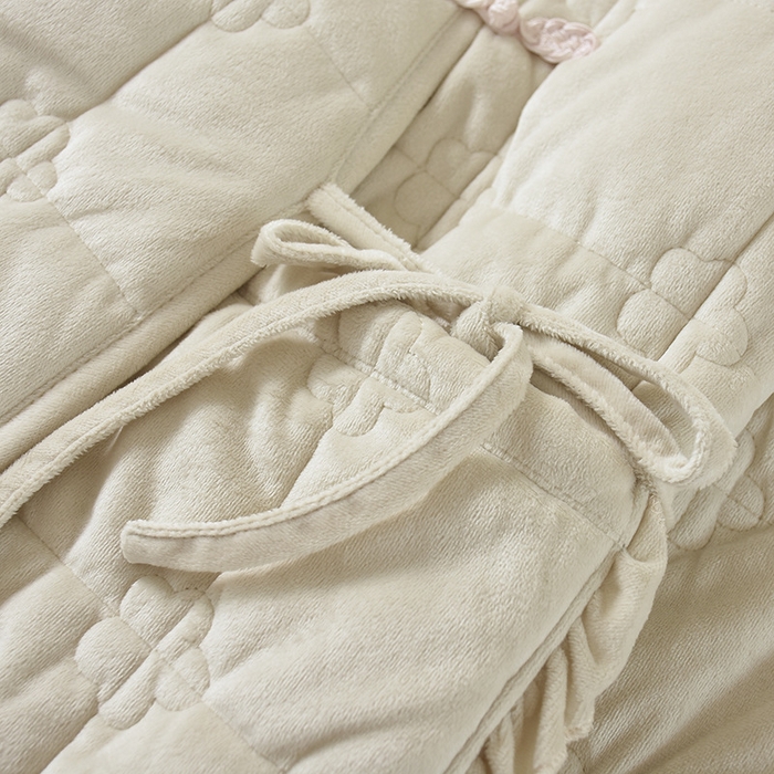 91家纺网 家纺一手货源 找家纺 洛兰沙家居馆 2025新款只代发娃娃领睡衣女冬季珊瑚绒三层夹棉加厚中长款睡袍加裤子家居服套装 米色