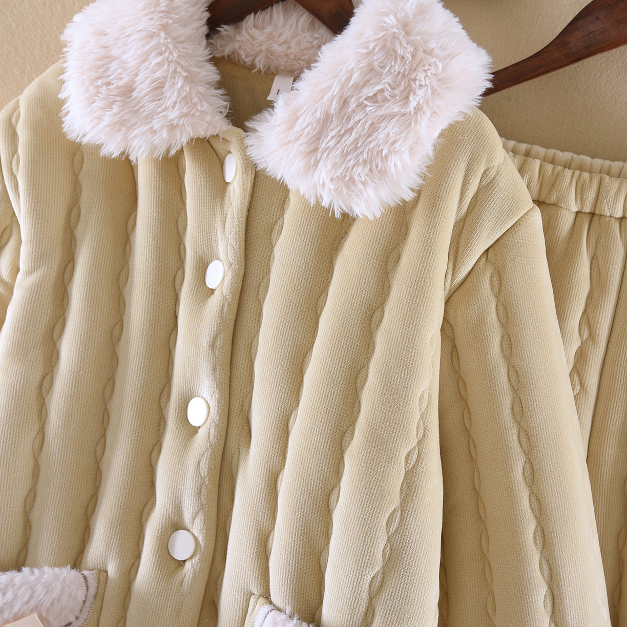 91家纺网 家纺一手货源 找家纺 （总）洛兰沙家居馆 2025新款只代发法兰绒女士加厚珊瑚绒加绒三层夹棉秋冬天睡衣女冬季家居服可外穿