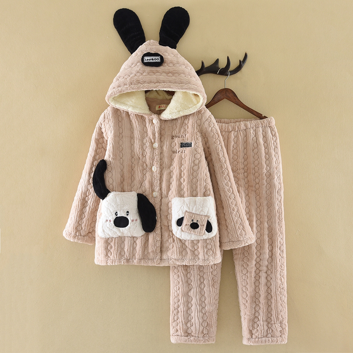 91家纺网 家纺一手货源 找家纺 （总）洛兰沙家居馆 2025新款只代发三层加厚连帽可爱耳朵法兰绒珊瑚绒加绒睡衣女秋冬季家居服可外穿