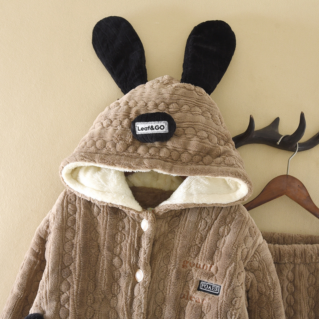 91家纺网 家纺一手货源 找家纺 （总）洛兰沙家居馆 2025新款只代发三层加厚连帽可爱耳朵法兰绒珊瑚绒加绒睡衣女秋冬季家居服可外穿