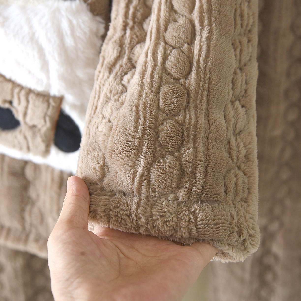 91家纺网 家纺一手货源 找家纺 （总）洛兰沙家居馆 2025新款只代发三层加厚连帽可爱耳朵法兰绒珊瑚绒加绒睡衣女秋冬季家居服可外穿