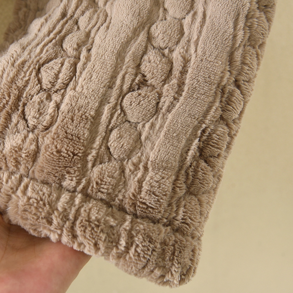 91家纺网 家纺一手货源 找家纺 洛兰沙家居馆 2025新款只代发三层加厚连帽可爱耳朵法兰绒珊瑚绒加绒睡衣女秋冬季家居服可外穿 咖啡色