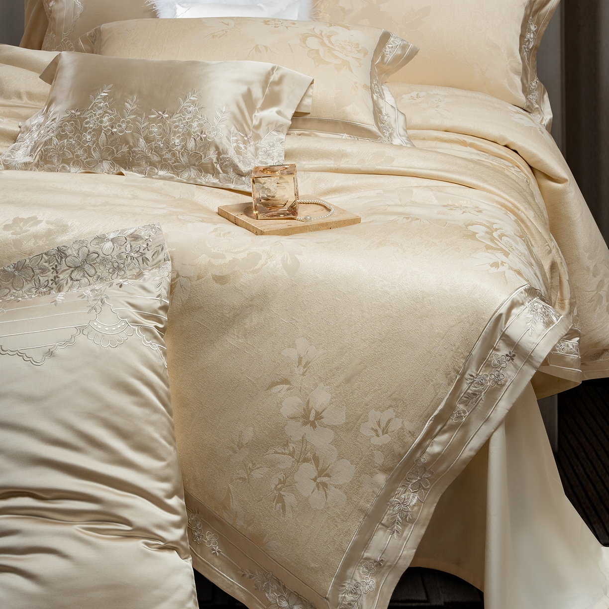 91家纺网 家纺一手货源 找家纺 （总）至爱今生 2025新款色织提花四件套-花梦假期