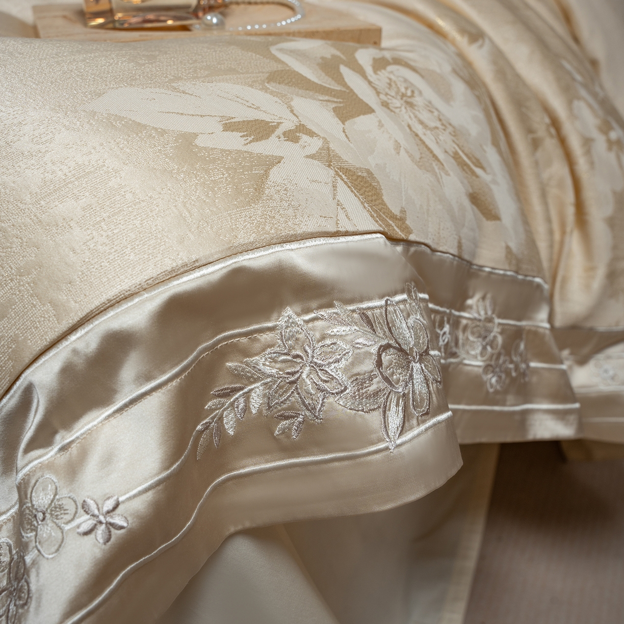 91家纺网 家纺一手货源 找家纺 （总）至爱今生 2025新款色织提花四件套-花梦假期