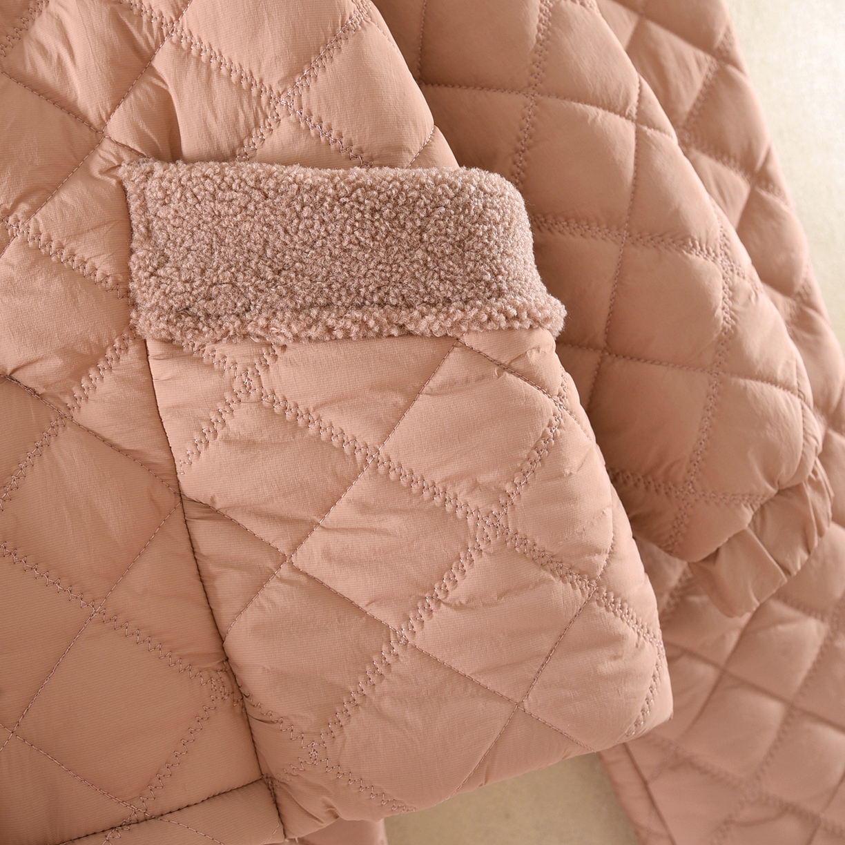 91家纺网 家纺一手货源 找家纺 （总）洛兰沙家居馆 2025新款只代发新款轻盈保暖夹棉睡衣女冬季防风防水三层加厚法兰绒保暖家居服套装