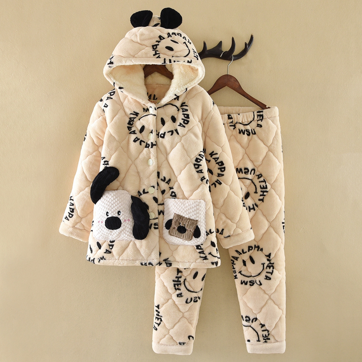 91家纺网 家纺一手货源 找家纺 （总）洛兰沙家居馆 2025新款只代发熊耳朵连帽法兰绒三层加厚珊瑚绒可爱卡通加绒睡衣女秋冬季家居服