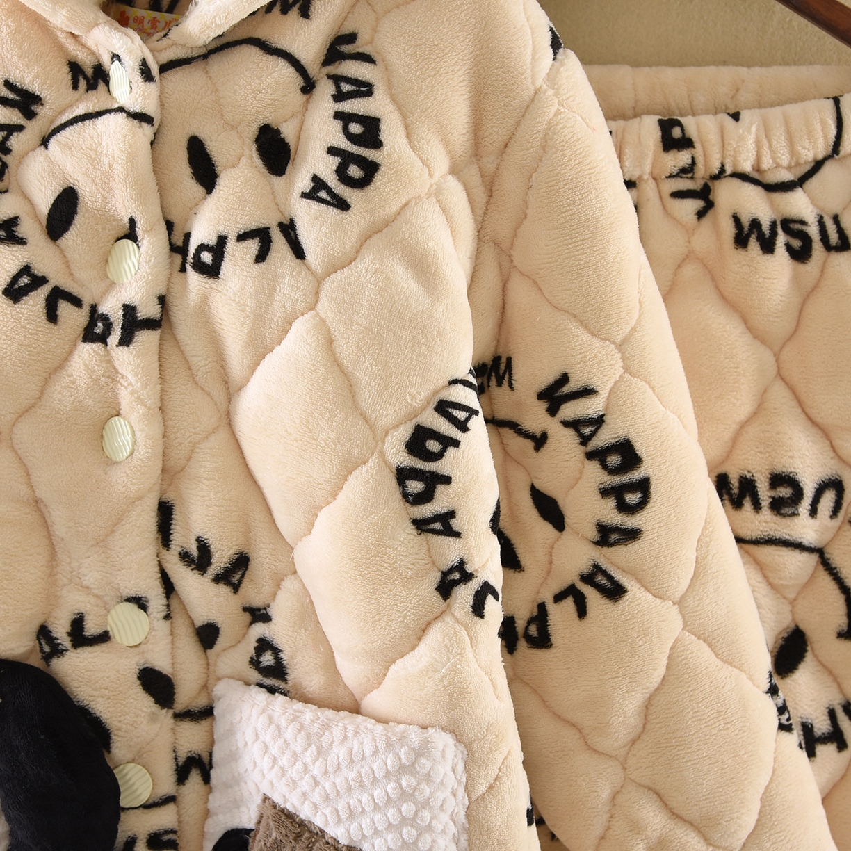 91家纺网 家纺一手货源 找家纺 （总）洛兰沙家居馆 2025新款只代发熊耳朵连帽法兰绒三层加厚珊瑚绒可爱卡通加绒睡衣女秋冬季家居服