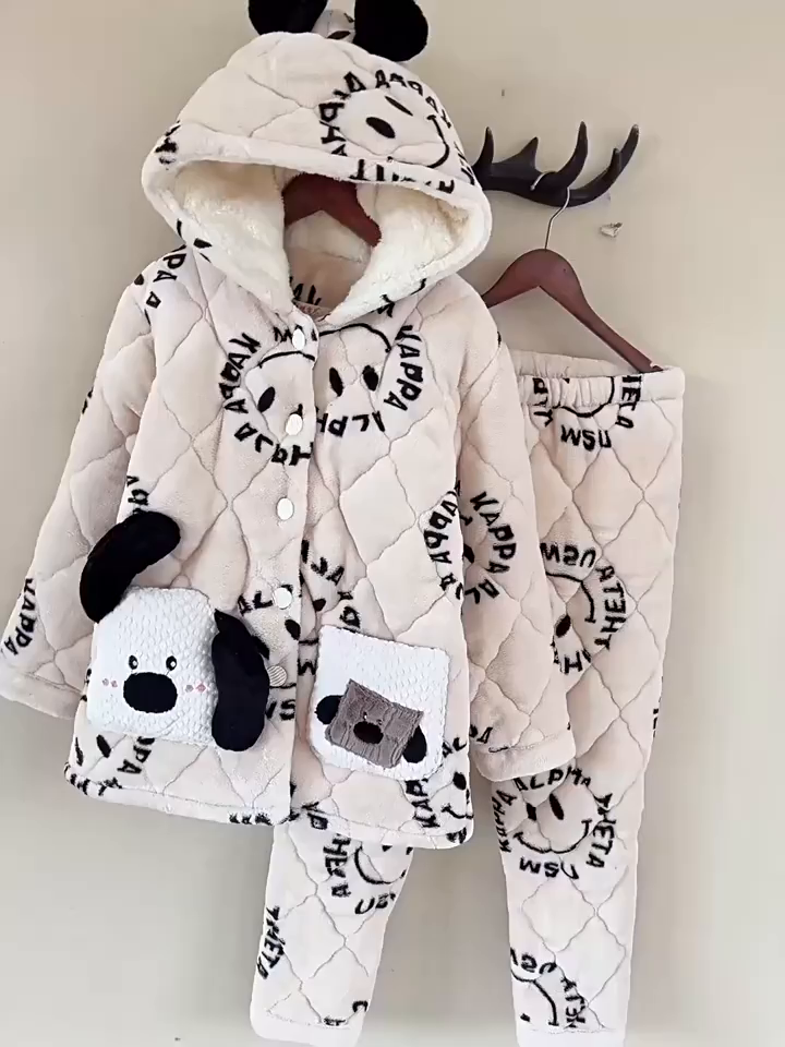 91家纺网 家纺一手货源 找家纺 （总）洛兰沙家居馆 2025新款只代发熊耳朵连帽法兰绒三层加厚珊瑚绒可爱卡通加绒睡衣女秋冬季家居服