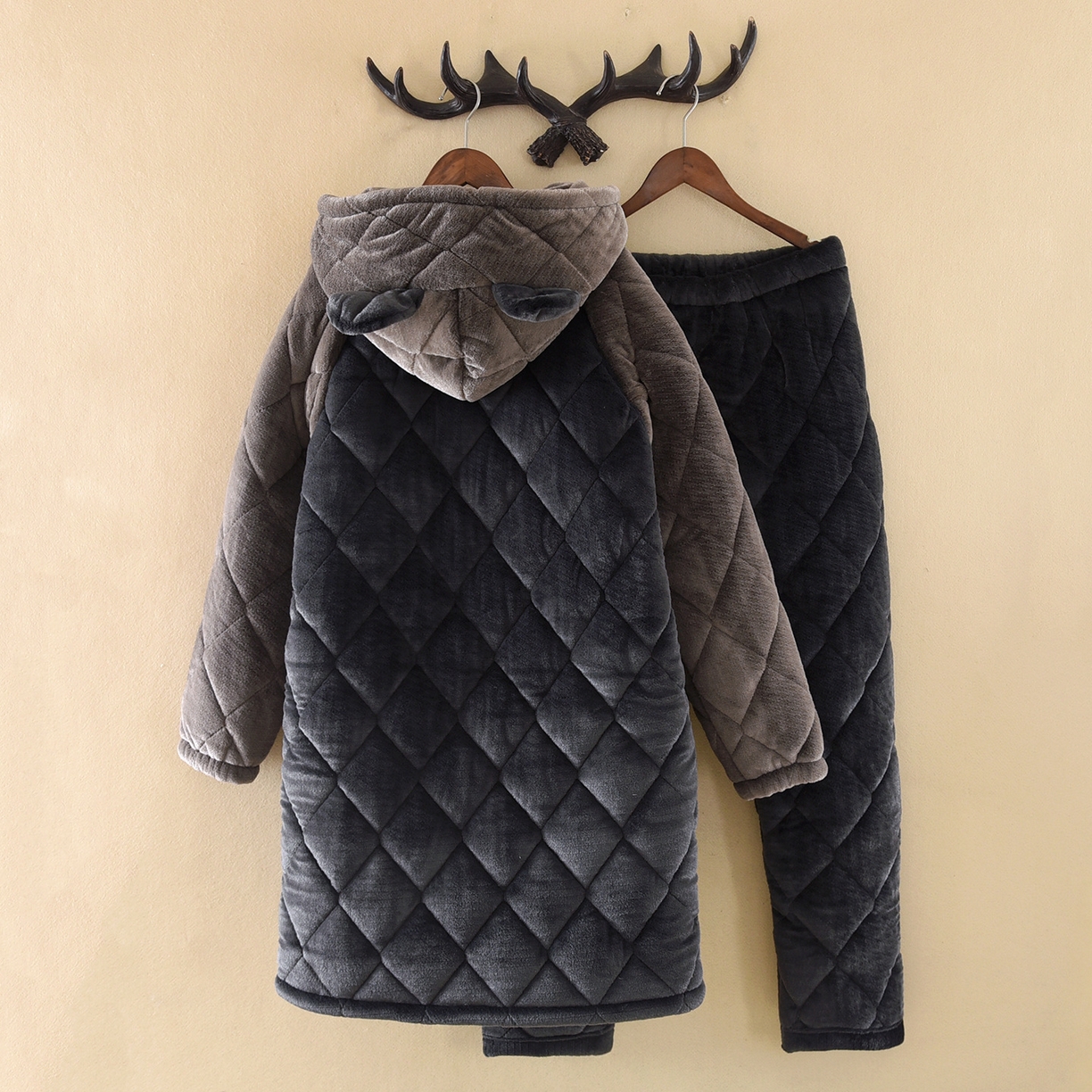 91家纺网 家纺一手货源 找家纺 （总）洛兰沙家居馆 2025新款只代发连帽耳朵青年睡袍男士长裤夹棉法兰绒加厚加绒冬珊瑚绒浴袍家居服