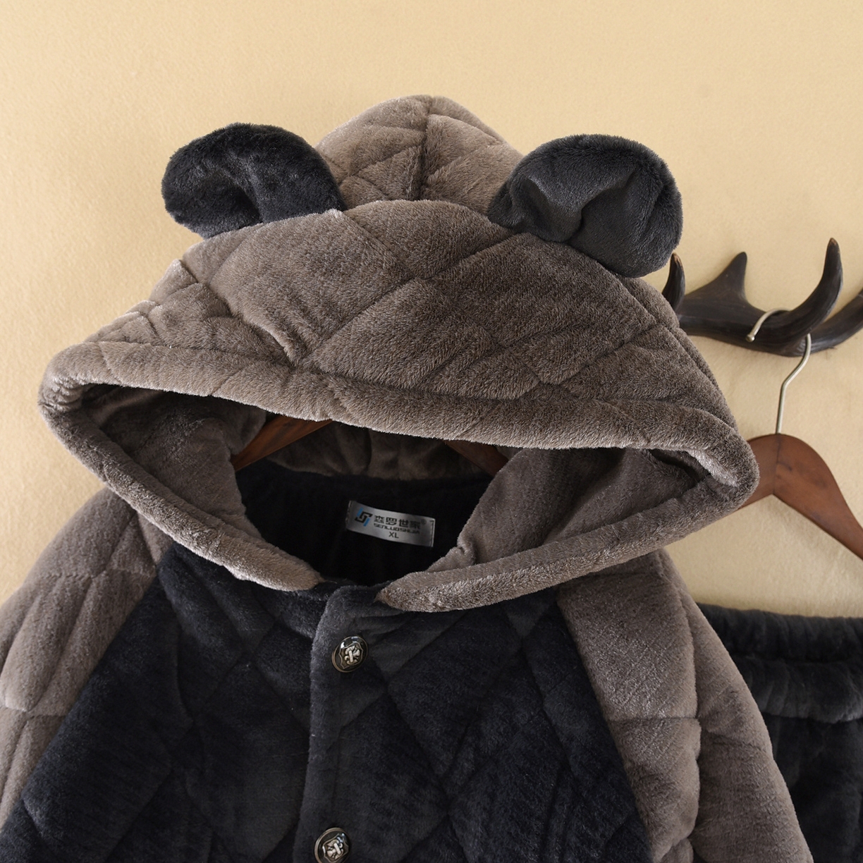 91家纺网 家纺一手货源 找家纺 洛兰沙家居馆 2025新款只代发连帽耳朵青年睡袍男士长裤夹棉法兰绒加厚加绒冬珊瑚绒浴袍家居服 蓝色