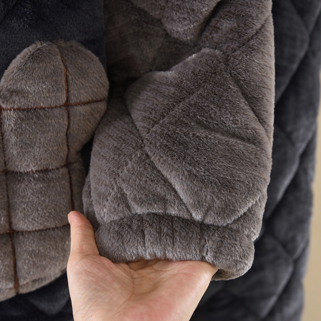 91家纺网 家纺一手货源 找家纺 洛兰沙家居馆 2025新款只代发连帽耳朵青年睡袍男士长裤夹棉法兰绒加厚加绒冬珊瑚绒浴袍家居服 蓝色