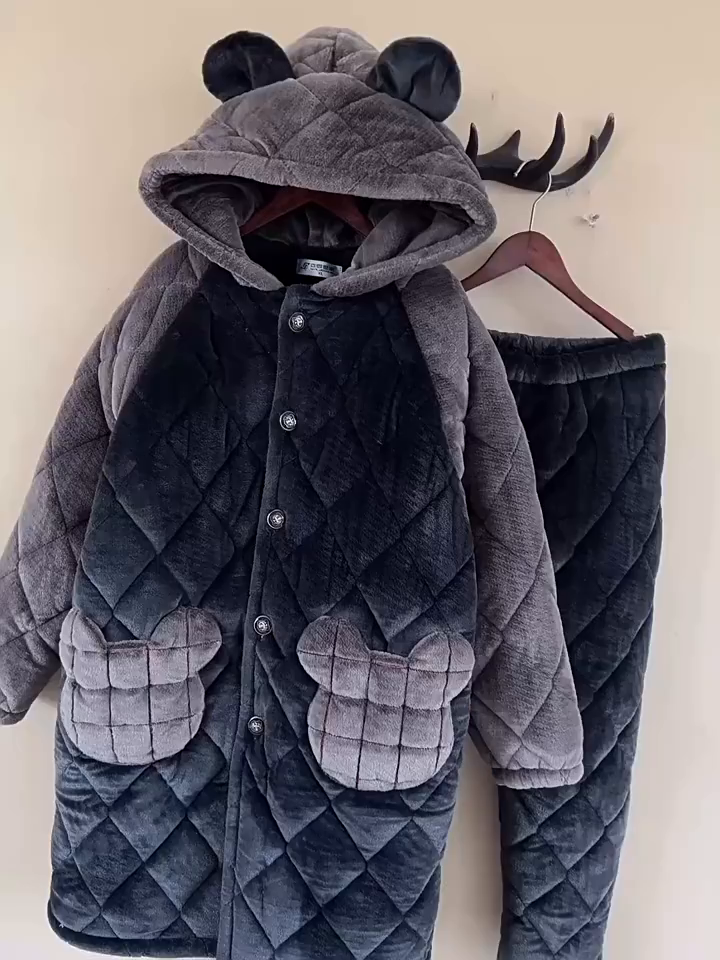 91家纺网 家纺一手货源 找家纺 洛兰沙家居馆 2025新款只代发连帽耳朵青年睡袍男士长裤夹棉法兰绒加厚加绒冬珊瑚绒浴袍家居服 蓝色