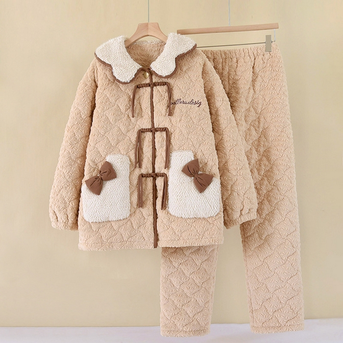 91家纺网 家纺一手货源 找家纺 （总）洛兰沙家居馆 2025新款只代发新款娃娃领加厚睡衣女法兰绒夹棉加绒套装秋冬季珊瑚绒家居服