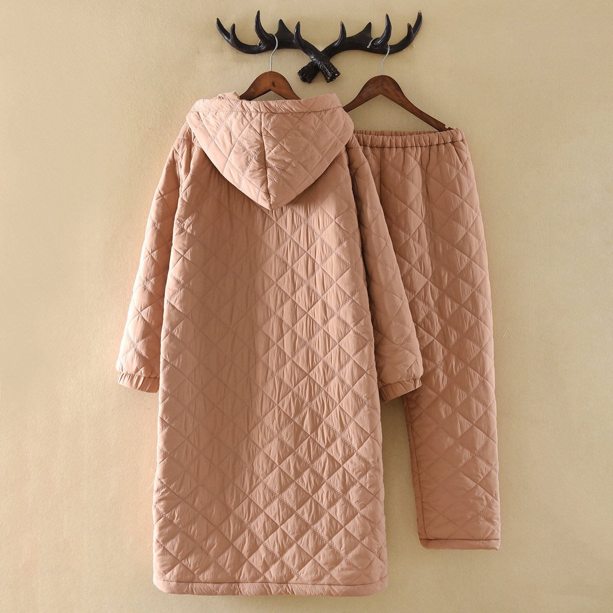 91家纺网 家纺一手货源 找家纺 洛兰沙家居馆 2025新款只代发新款防风防水情侣夹棉睡衣男冬季女三层加厚保暖冬天家居服睡袍套装 橘色