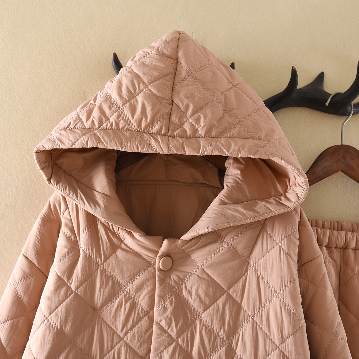 91家纺网 家纺一手货源 找家纺 洛兰沙家居馆 2025新款只代发新款防风防水情侣夹棉睡衣男冬季女三层加厚保暖冬天家居服睡袍套装 橘色