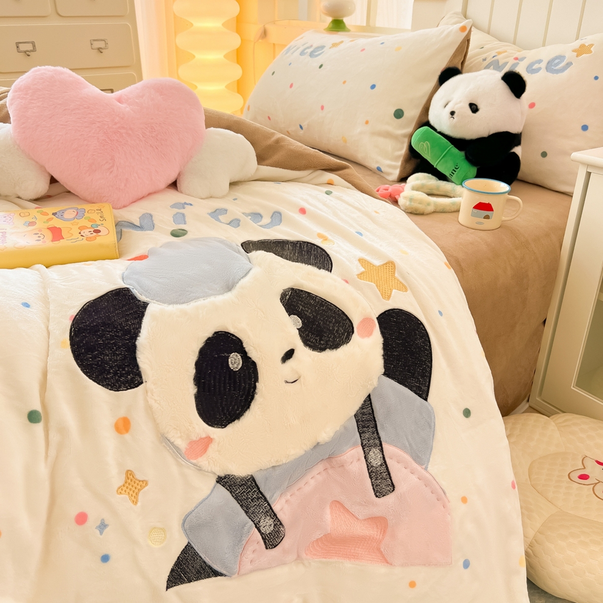 子钦家纺 2025新款牛奶绒卡通贴布绣床单床笠四件套-快乐熊猫（场景二） 快乐熊猫-七彩波点