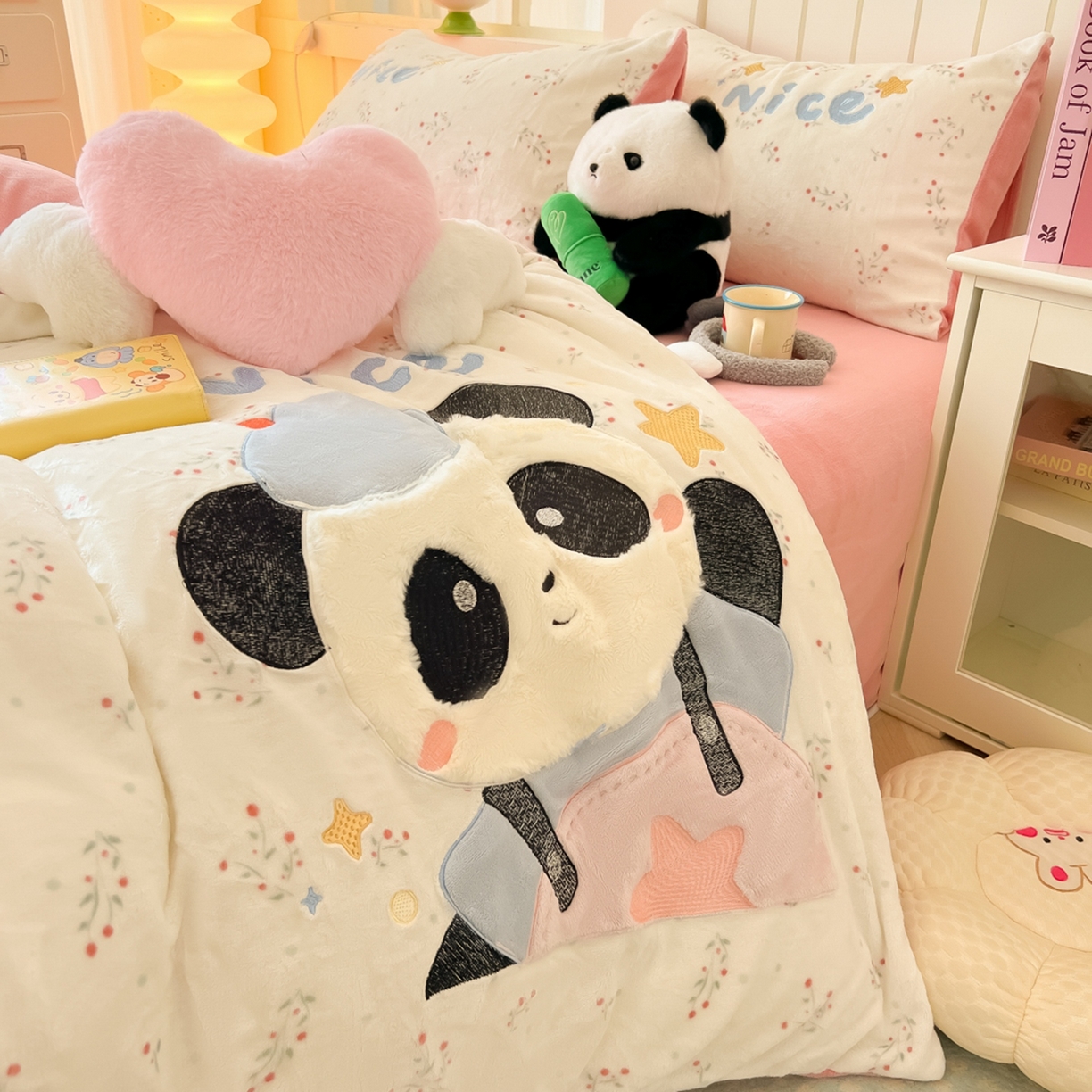 子钦家纺 2025新款牛奶绒卡通贴布绣床单床笠四件套-快乐熊猫（场景二） 快乐熊猫-小花园