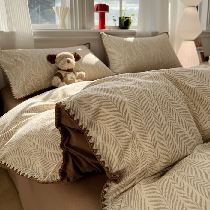 91家纺网 家纺一手货源 找家纺 棉生活家纺 2025新款简约北欧风全棉纯棉磨毛贝壳边四件套 追影