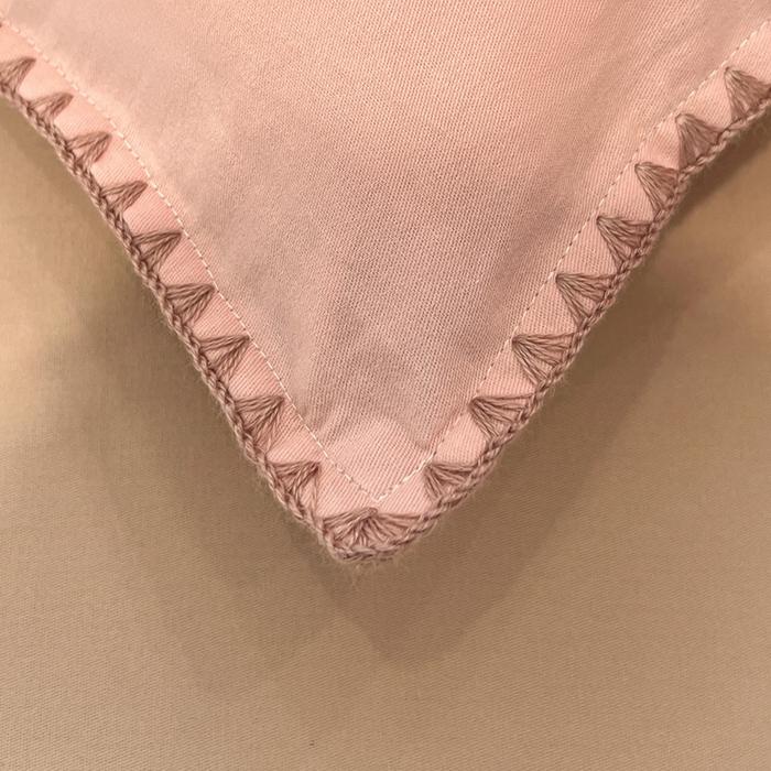 91家纺网 家纺一手货源 找家纺 棉生活家纺 2025新款简约北欧风全棉纯棉磨毛贝壳边四件套 粉黛