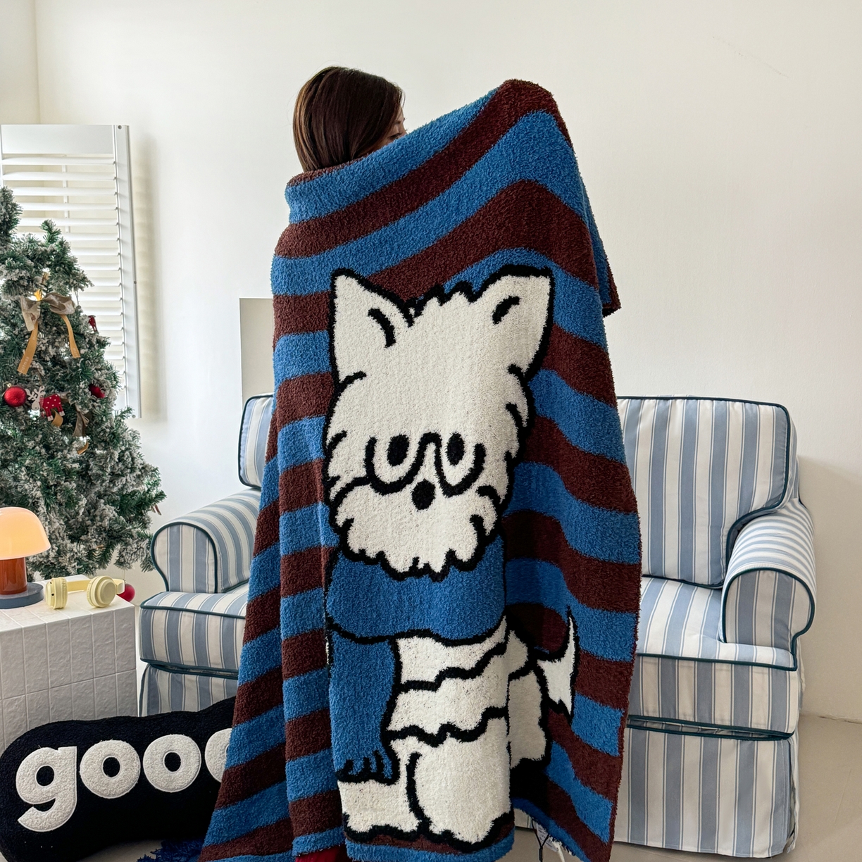 91家纺网 家纺一手货源 找家纺 丹本家纺 2025新款设计师原创多功能针织半边绒毛毯午休毯盖毯加厚毯子 蓝条绅士狗