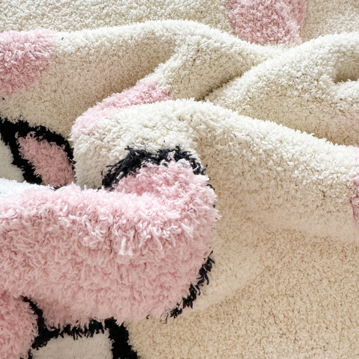 91家纺网 家纺一手货源 找家纺 丹本家纺 2025新款设计师原创多功能针织半边绒毛毯午休毯盖毯加厚毯子 快乐狗