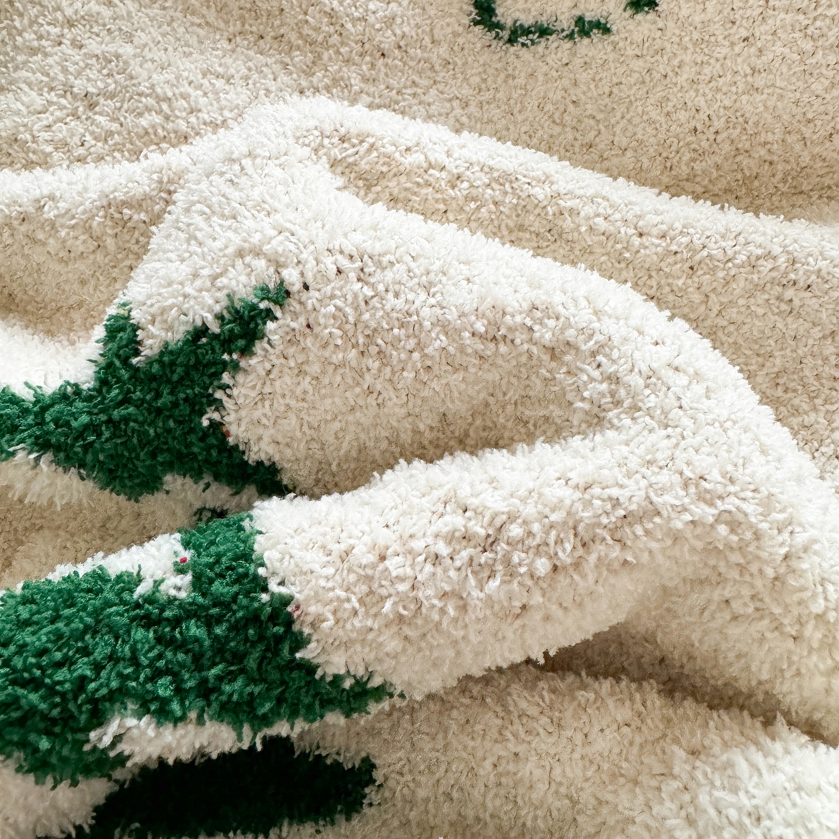 91家纺网 家纺一手货源 找家纺 丹本家纺 2025新款设计师原创多功能针织半边绒毛毯午休毯盖毯加厚毯子 圣诞快乐