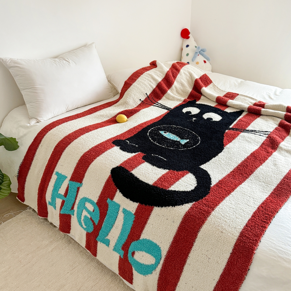 91家纺网 家纺一手货源 找家纺 丹本家纺 2025新款设计师原创多功能针织半边绒毛毯午休毯盖毯加厚毯子 你好猫先生