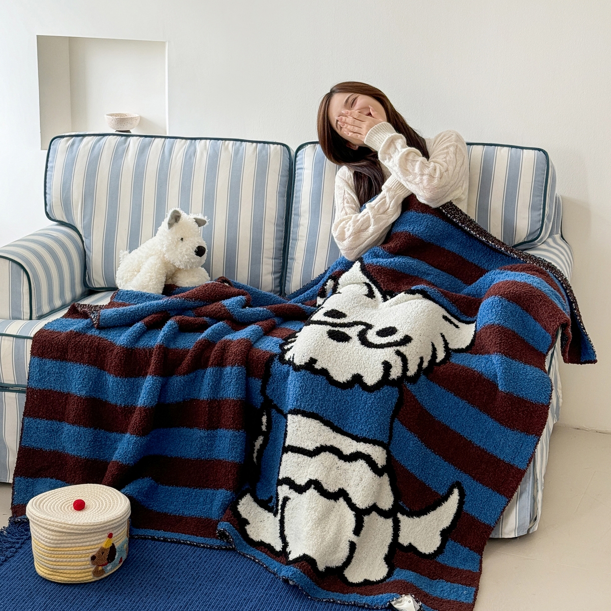 91家纺网 家纺一手货源 找家纺 丹本家纺 2025新款设计师原创多功能针织半边绒毛毯午休毯盖毯加厚毯子 蓝条绅士狗