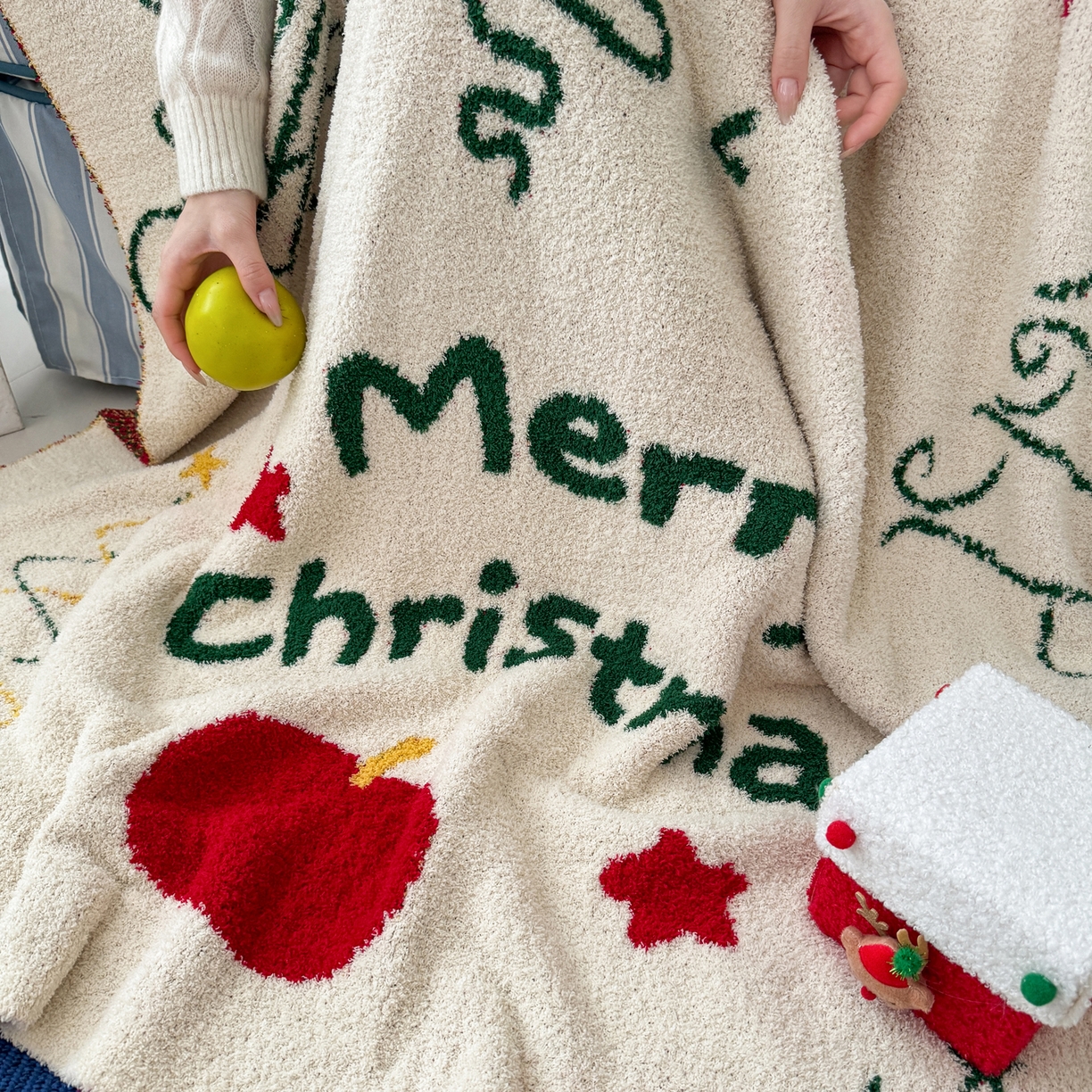 91家纺网 家纺一手货源 找家纺 丹本家纺 2025新款设计师原创多功能针织半边绒毛毯午休毯盖毯加厚毯子 圣诞快乐