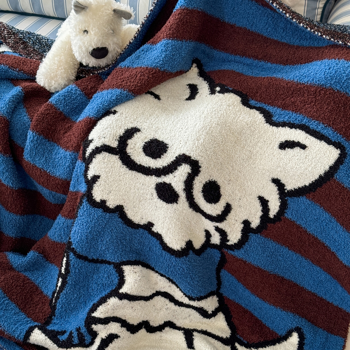 91家纺网 家纺一手货源 找家纺 丹本家纺 2025新款设计师原创多功能针织半边绒毛毯午休毯盖毯加厚毯子 蓝条绅士狗