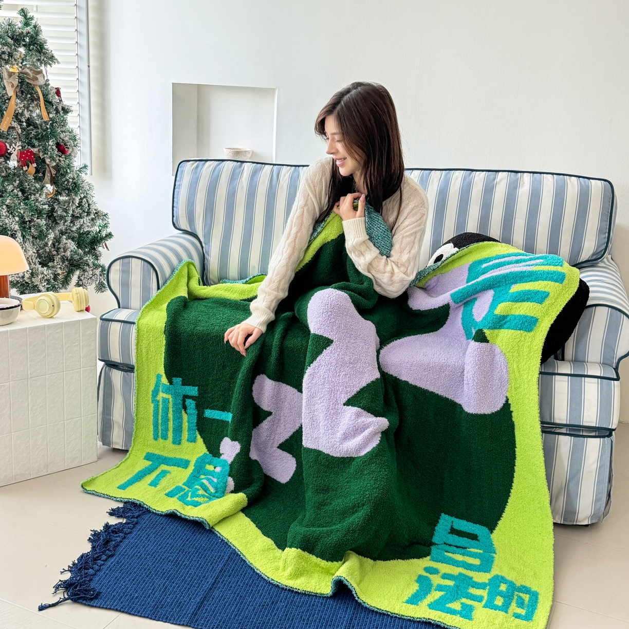 91家纺网 家纺一手货源 找家纺 丹本家纺 2025新款设计师原创多功能针织半边绒毛毯午休毯盖毯加厚毯子 休息一下