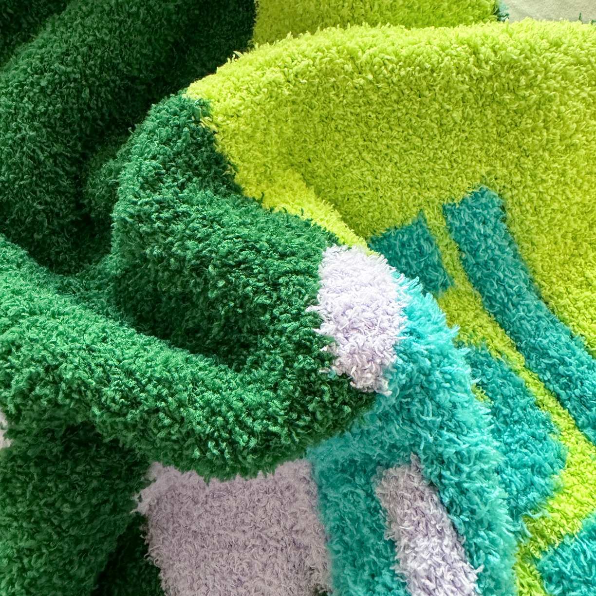 91家纺网 家纺一手货源 找家纺 丹本家纺 2025新款设计师原创多功能针织半边绒毛毯午休毯盖毯加厚毯子 休息一下