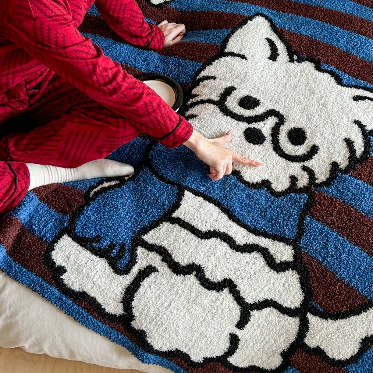 91家纺网 家纺一手货源 找家纺 丹本家纺 2025新款设计师原创多功能针织半边绒毛毯午休毯盖毯加厚毯子 蓝条绅士狗