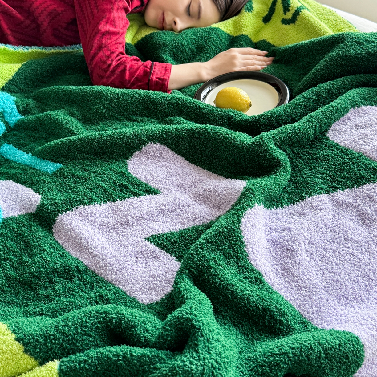 91家纺网 家纺一手货源 找家纺 丹本家纺 2025新款设计师原创多功能针织半边绒毛毯午休毯盖毯加厚毯子 休息一下