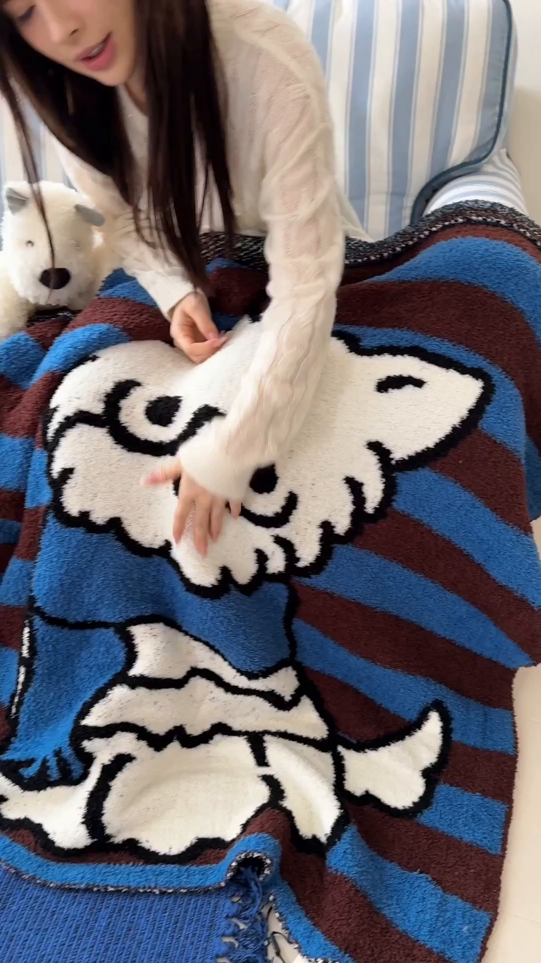 91家纺网 家纺一手货源 找家纺 丹本家纺 2025新款设计师原创多功能针织半边绒毛毯午休毯盖毯加厚毯子 蓝条绅士狗