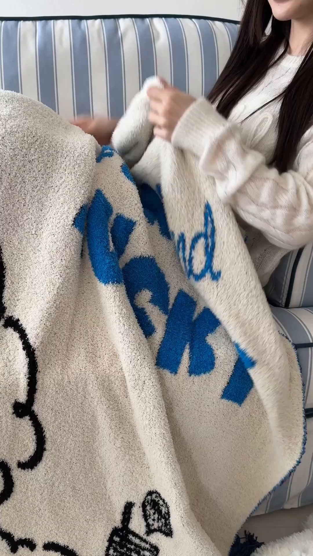 91家纺网 家纺一手货源 找家纺 丹本家纺 2025新款设计师原创多功能针织半边绒毛毯午休毯盖毯加厚毯子 幸运送餐狗