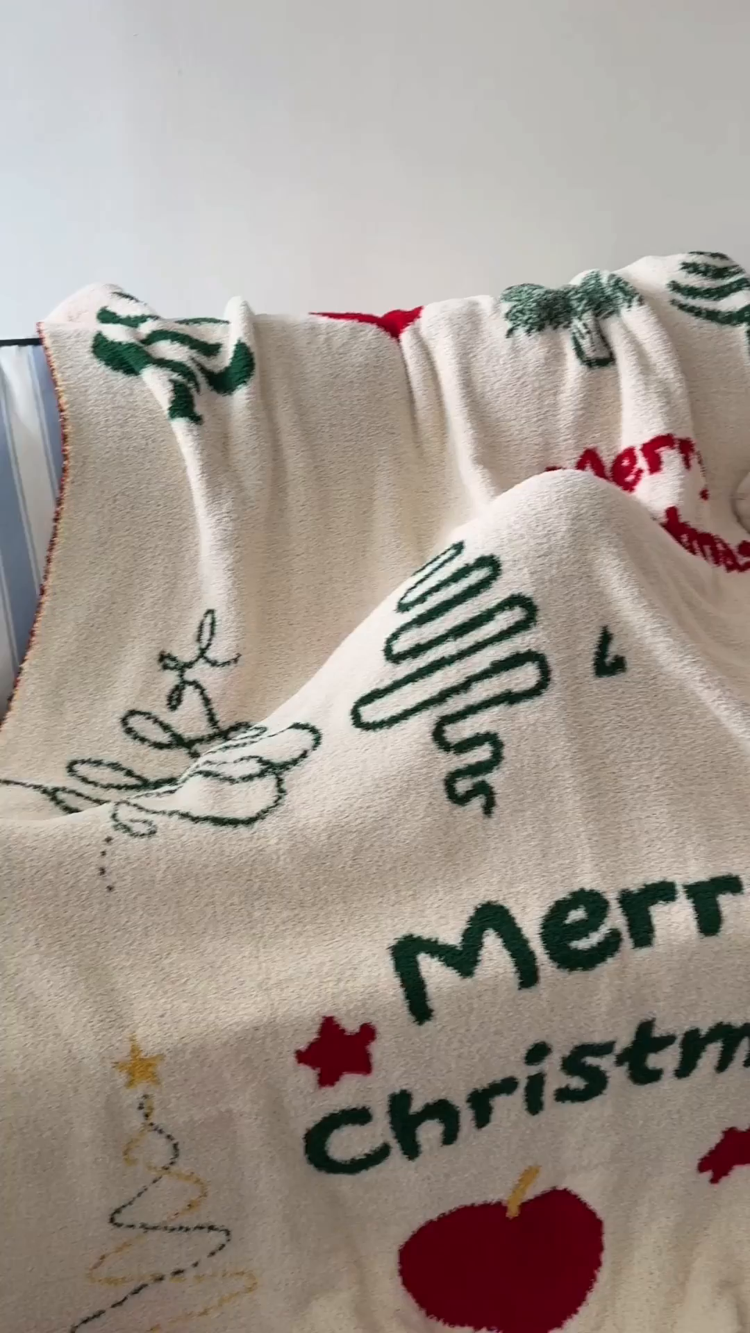 91家纺网 家纺一手货源 找家纺 丹本家纺 2025新款设计师原创多功能针织半边绒毛毯午休毯盖毯加厚毯子 圣诞快乐