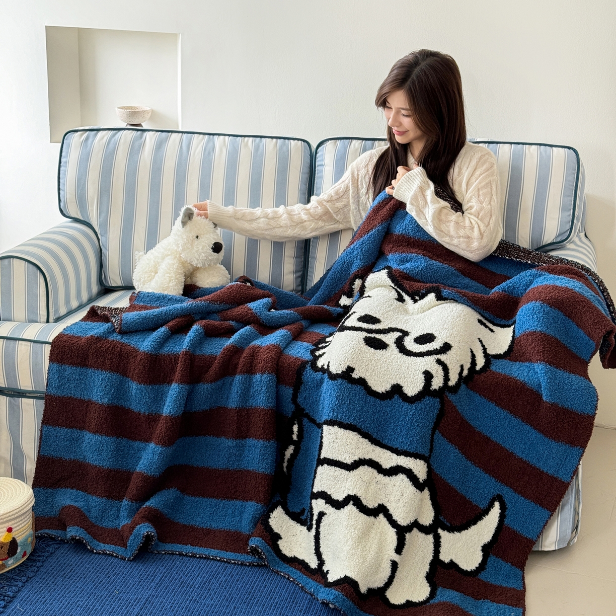 91家纺网 家纺一手货源 找家纺 丹本家纺 2025新款设计师原创多功能针织半边绒毛毯午休毯盖毯加厚毯子 蓝条绅士狗