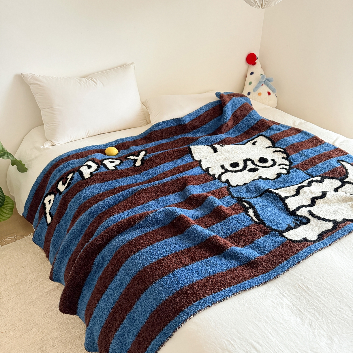 91家纺网 家纺一手货源 找家纺 丹本家纺 2025新款设计师原创多功能针织半边绒毛毯午休毯盖毯加厚毯子 蓝条绅士狗