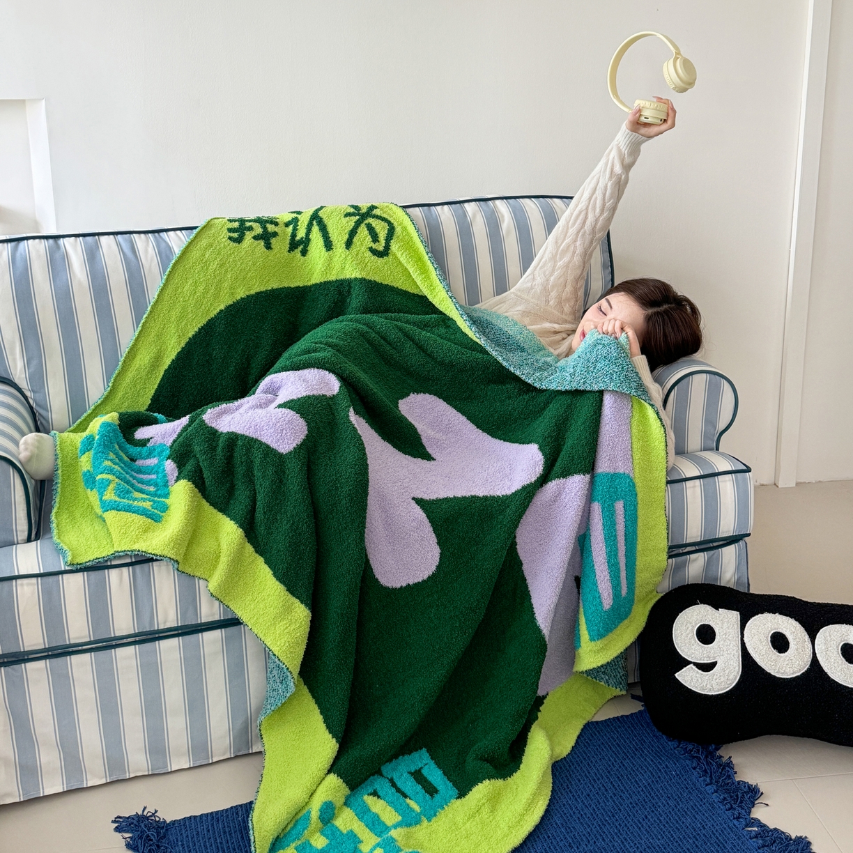 91家纺网 家纺一手货源 找家纺 丹本家纺 2025新款设计师原创多功能针织半边绒毛毯午休毯盖毯加厚毯子 休息一下